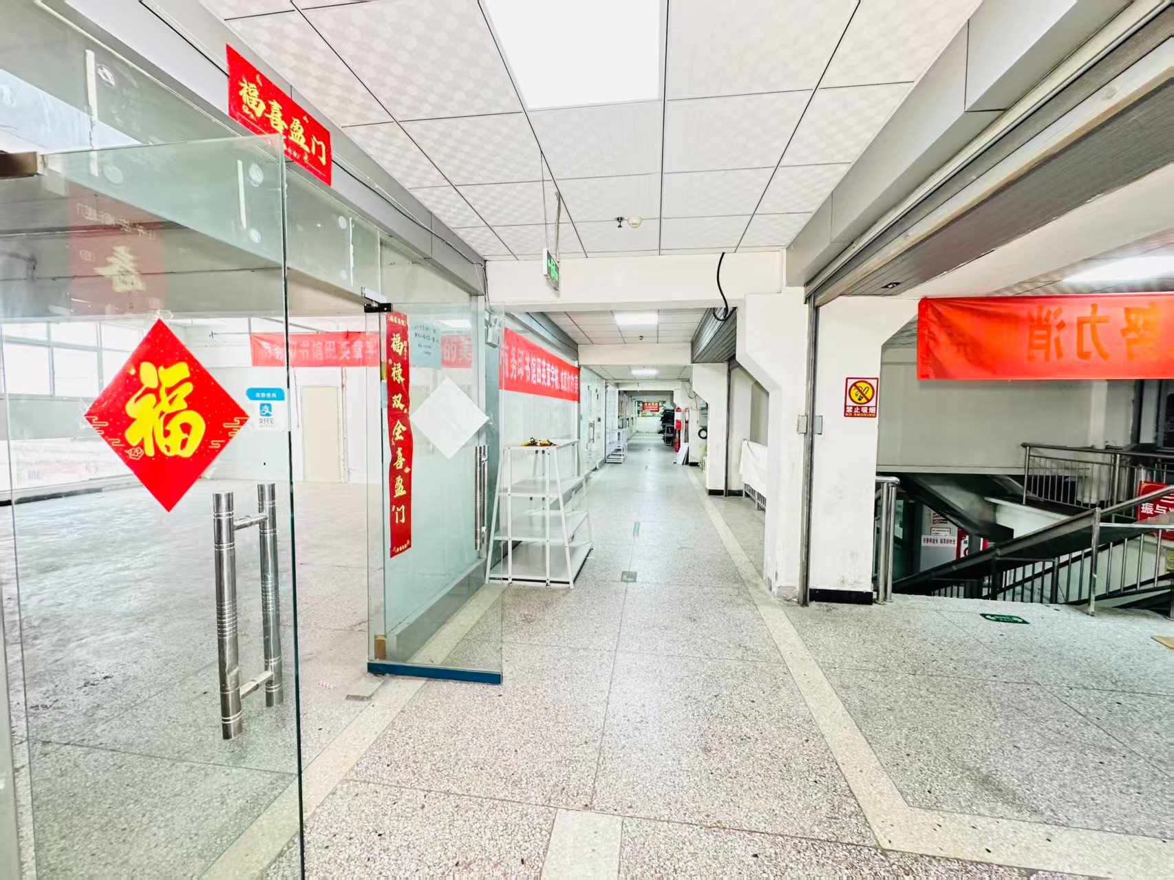 繁华城灵活办公空间，满足企业不同发展阶段需求 ✨ 商业配套完善，助力企业快速成长 ✨ AI产业资源链接，共建创新生态 ✨ 办公、展示、运营一体化空间  现在入驻，抢占AI产业发展新赛道！